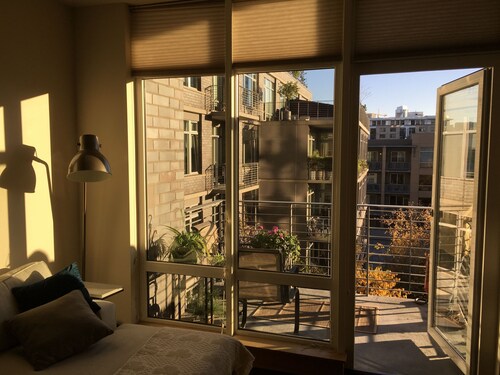 Pearl pad:!special $140/ night, walk to riverfront, garage, park view, balcony! - Portland, OR
