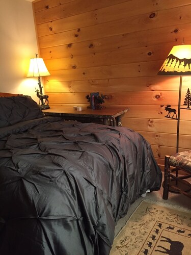 Elegant log cabin. wifi works perfectly. 100% private/serene. - New York (state)