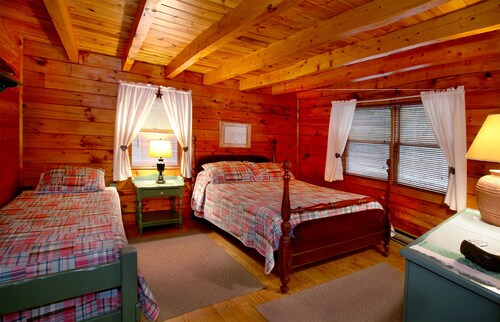 Pocono log home getaway -  families & adults age 25 & older - Delaware (State)