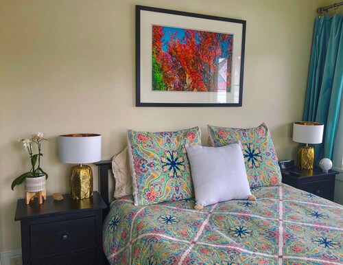 Titania - second spring property 1-3 bedroom luxury rentals in downtown ashland - Ashland, OR