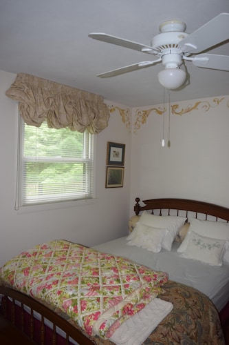 Woodland privacy close to cornell and ithaca college - Ithaca, NY