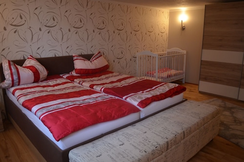 20sqm hotel room? or 125m² bright, cozy, quiet apartment above the city - Wernigerode