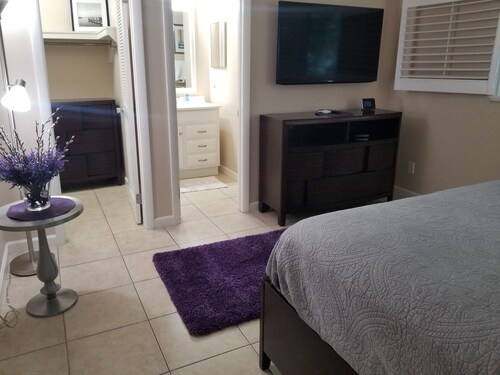 Great location walk across street to beach, quiet street also see #1218012<br> - Fort Myers Beach