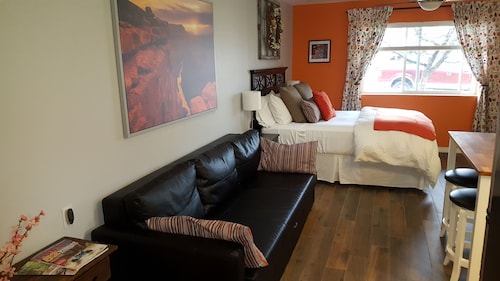 Tempe's sweet suite located 5 miles se of downtown tempe. - Chandler, AZ