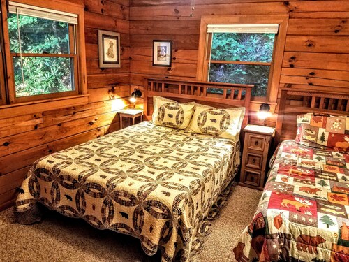 Stunning views year round! log cabin, hot tub, fireplace, fire pit, private - Maggie Valley