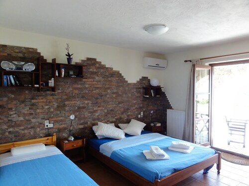 Dream holiday in beautiful villa for 8-10 pax, 4 double rooms/bath, heated pool - Grèce