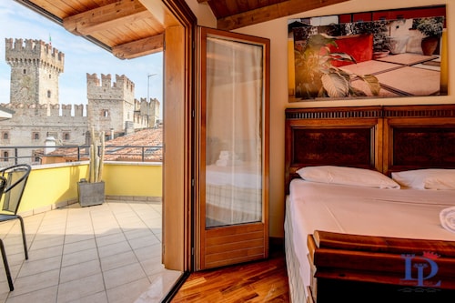 Desenzanoloft: penthouse never say never with terrace overlooking the castle - Sirmione