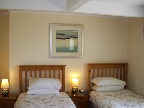 Country house, own grounds, parking, seclusion, views, ideal family groups. - Lulworth Cove