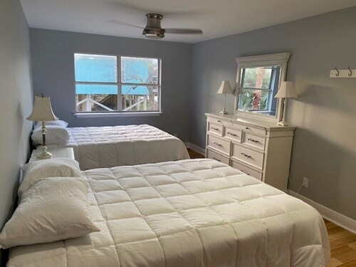 Updated beach house with downstairs oasis view of canal, bbq grill, free wifi! - Orange Beach