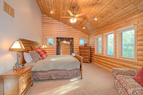 Luxury mountain home. 6 bedrooms, 5.5 bath. theater, hot tub, steam rm, sauna - Sundance, UT