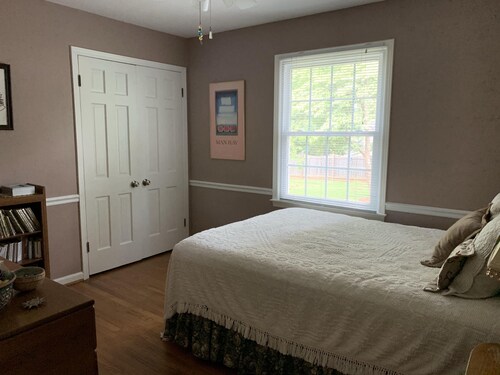 Cozy  home in quiet neighborhood - 10 minutes to downtown - Greensboro, NC