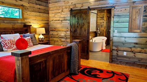 7 cedars - mountain creek retreat (1+ bedrooms/1.5 baths/hot tub, sleeps 4) - Oklahoma