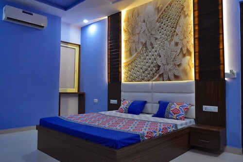 Baba home stay(luxury rooms)- stay with indian family. - Agra