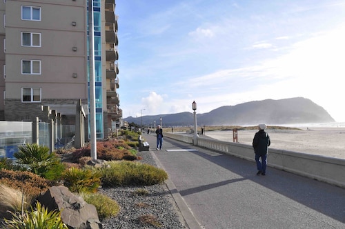 The resort at seaside, on the bustling promenade with fun for the whole family! - Seaside, OR