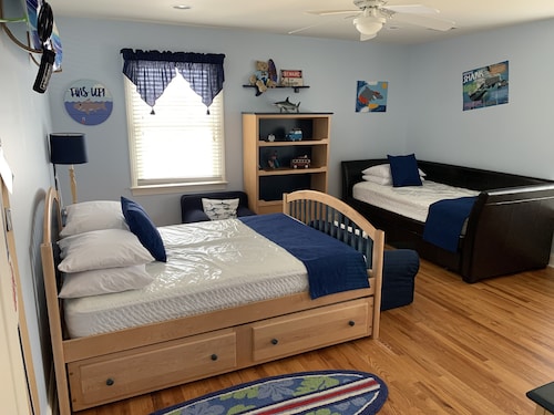 Beautiful 4 bedroom beach house 2 blocks from beach for couples/families - Point Pleasant, NJ
