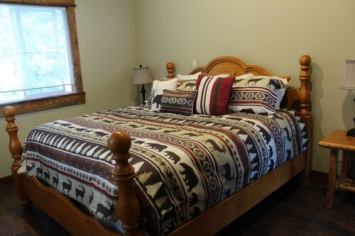 Two bedroom, 1 bath, sleeps 4, lakeview and lake access in west glacier - West Glacier