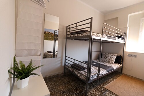 Enjoy the simplicity of this quiet and central accommodation. - Almería