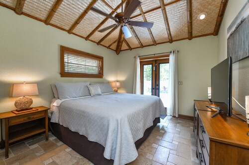 Private heated salt pool at ohasis getaway and only 200 steps from the beach! - Anna Maria Island