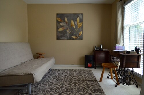 Stay comfortable and stay close to campus - spacious 4 br & 2 bath - Notre Dame