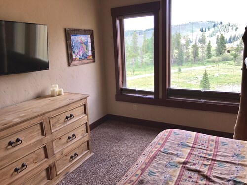 Luxury home, hiking trails, views, private hot tub! - Colorado