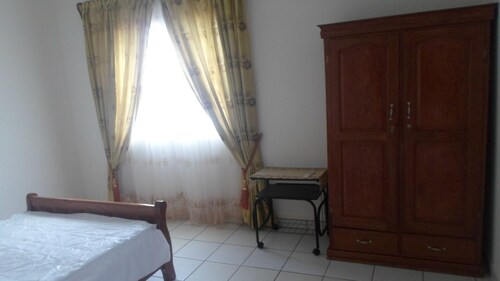 Superb villa with parking and caretaker on site. - Yaounde