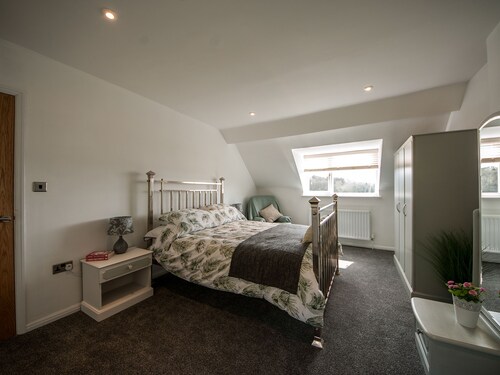 3 bedroom accommodation in stroud - Stroud