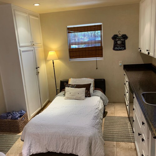Professionally cleaned and family friendly!  quite location. - Monterey, CA