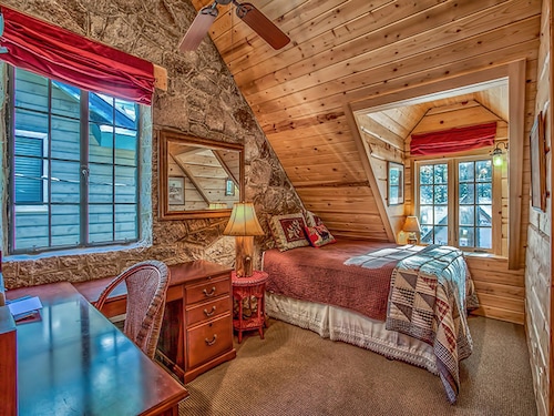 Quintessential tahoe cabin, great beach, filtered lake views, fully modernized - Zephyr Cove