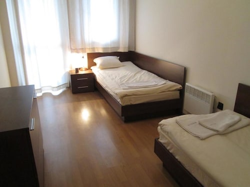 4 * volledig gemeubileerd appartement met 2 slaapkamers en eigen kookgelegenheid - op een steenworp afstand van de gondel. - Bulgarije