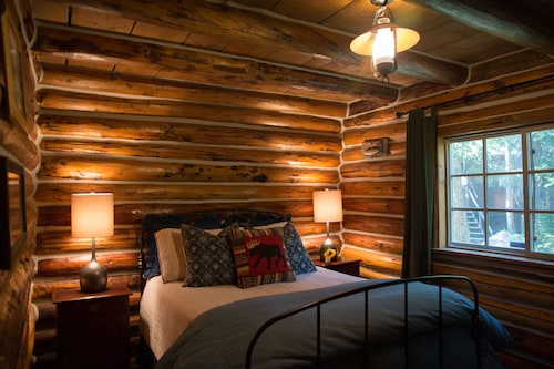 The cozy cabin....walk to brighton ski slopes! - Utah
