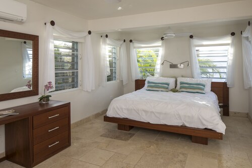 Argonauta:  spectacular ocean  views, privacy and  luxury - minutes from town - Saint Thomas