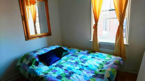 Furnished bedroom in queens ( near a metro stop) - Jackson Heights - Queens NY