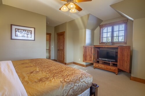 Large walk-through kitchen | stone fireplace | cozy loft with queen bed - Tamarack Ski Resort, ID