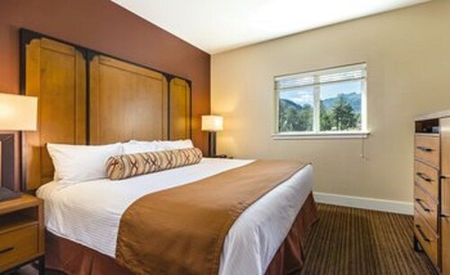 Situated on the big thompson river! - Estes Park