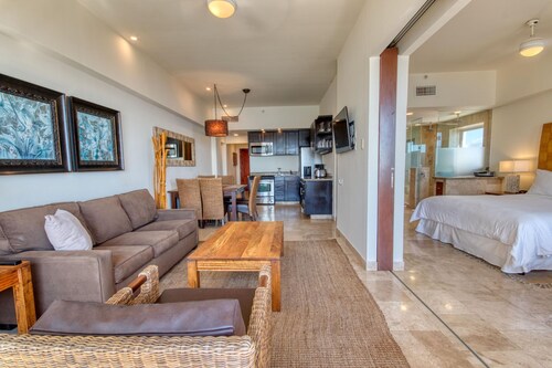 Luxury unit with large terrace & private jacuzzi with impressive ocean view!! - Cabo San Lucas
