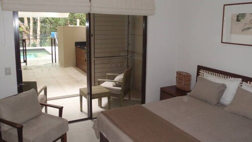 Beachfront 4 bedroom apartment sea temple stunning private plunge pool & bbq - Clifton Beach