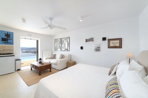 Stunning studio, with private infinity pool & spectacular views across the bay - Elounda