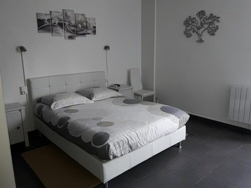 Grand t2 (1 chambre)50m2 -face cure (à 50m),plages,centre+wifi+parking résidence - Balaruc-les-Bains