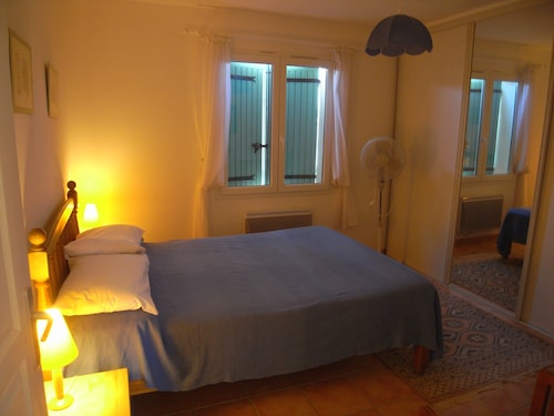 5 bedroom provencal villa, heated pool, air-con, big secluded garden, 4 bath/5wc - Uzès