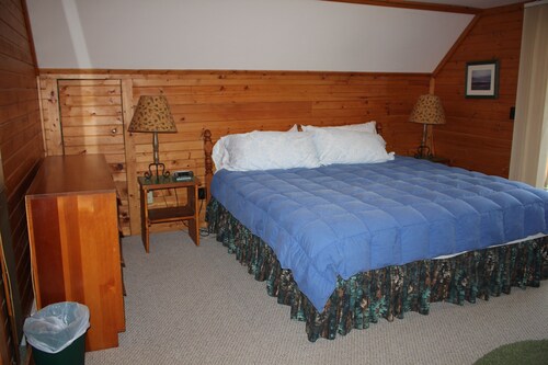 Pine bay lodge-on lake delton-in the heart of the dells - Wisconsin Dells
