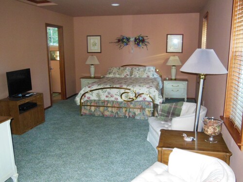Cowlitz river home -- book now for your spring & summer stay! - White Pass