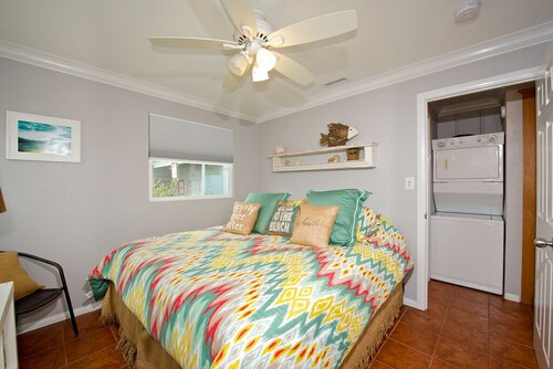 Beautiful remodeled beach cottage!  only 250 ft. from the sand! - Del Mar