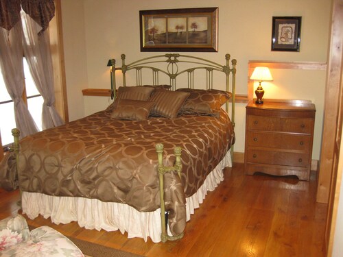Located in the big springs area.  can accommodate 12 adults plus kids. - Truckee