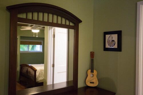 Romantic oceanview guesthouse.  steps from the beach! - Hawaii