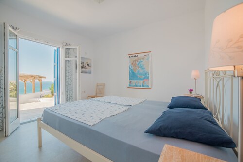 Magnifique villa avec vues spectaculaires et piscine privee a 150m de la plage - Naxos