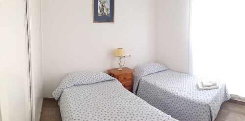 Estepona marina front line-lovely 3 bed, 2 bath, ac, fastinternet, uktv, parking - Estepona