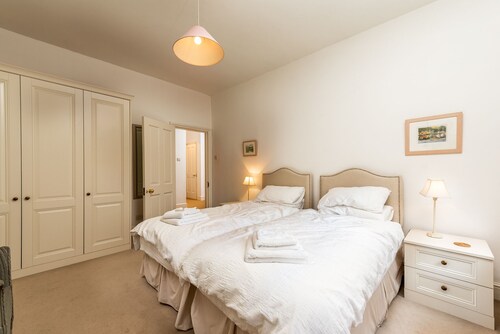 Splendid, light and spacious apartment between fulham and kings rd chelsea. - Chelsea