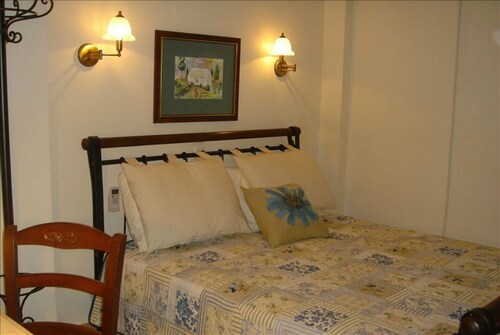 Heart of athens luxury condo-free wifi-walk to ancient sites! - Athens
