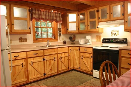 "old hickory" - rustic and charming cabin, close to nashville. couples getaway - Brown County, IN
