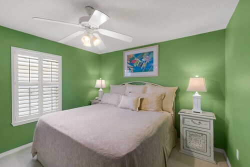 High standards for cleanliness! coastal decor! reasonable rates for families! - Miramar Beach